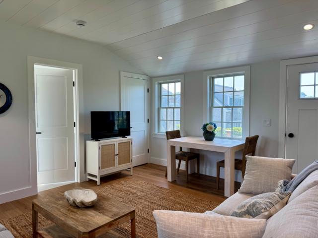 8 Sconset Avenue photo 32