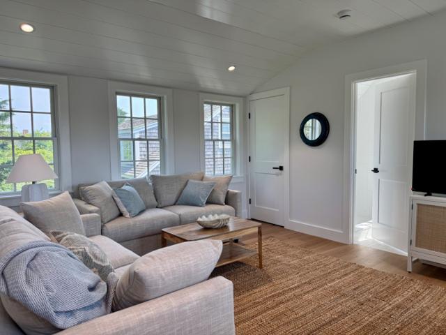 8 Sconset Avenue photo 31