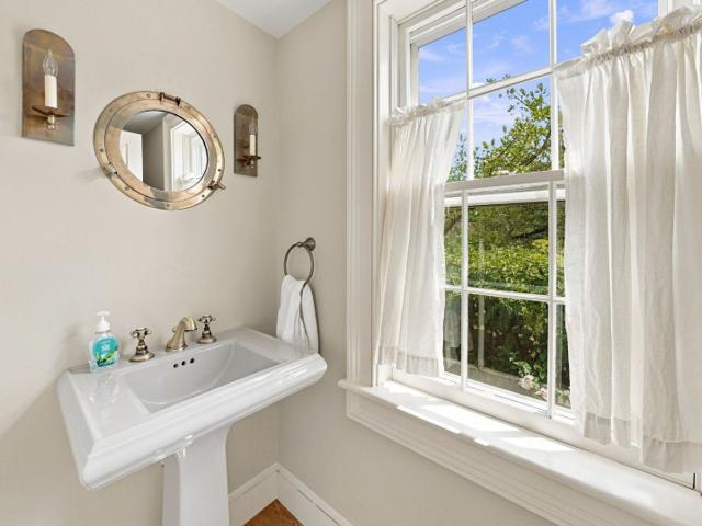 44 & 44B Pine Street photo 16