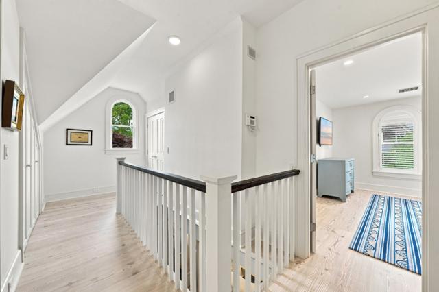 2 Brocks Court photo 32