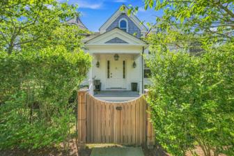 2 Brocks Court