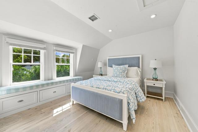 2 Brocks Court photo 38
